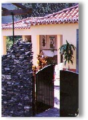 Entrance to the detached Suite - 22.9 K